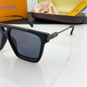 LOUIS_VUITTON GOLD BLACK 1230