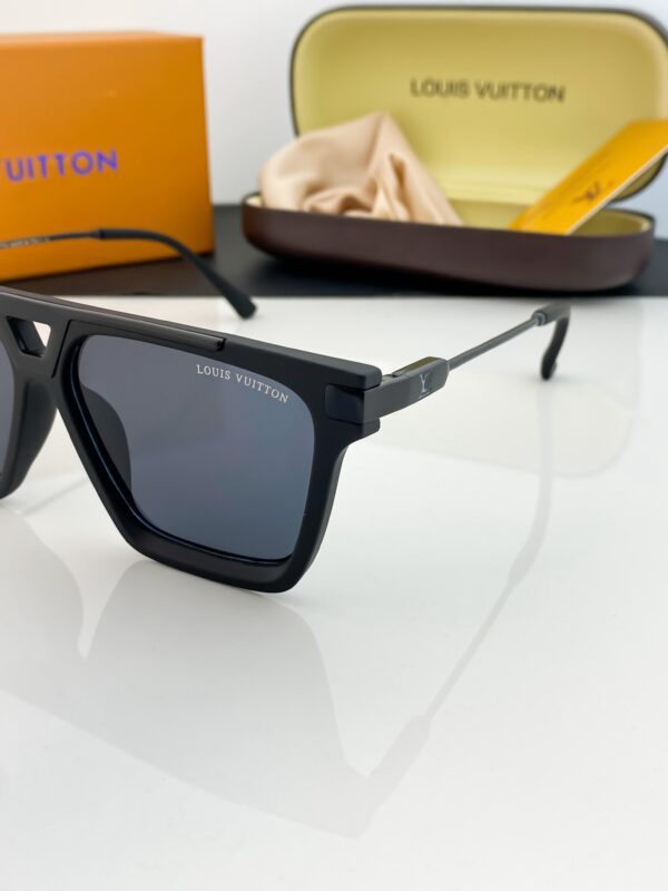 LOUIS_VUITTON GOLD BLACK 1230